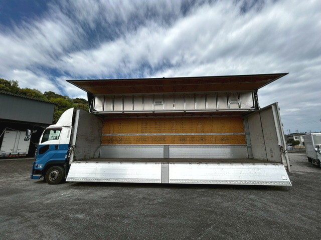 いすゞギガアルミウイング大型（10t）[写真05]