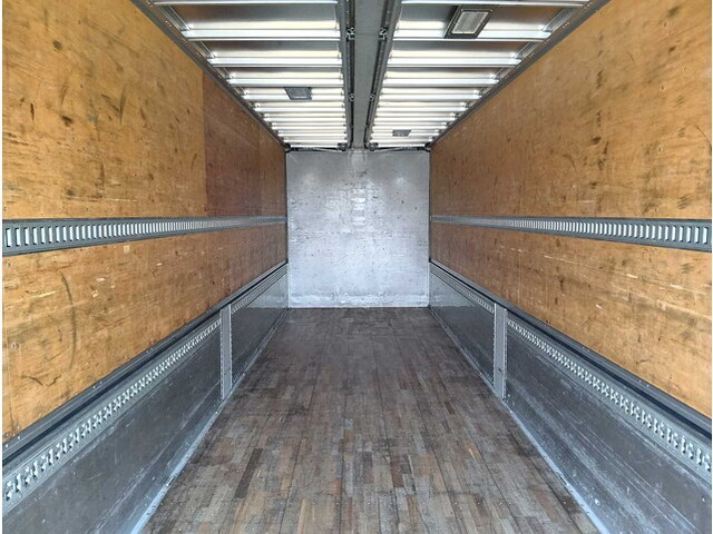 いすゞギガアルミウイング大型（10t）[写真10]