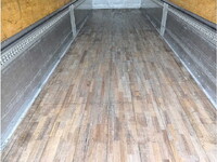 いすゞギガアルミウイング大型（10t）[写真13]