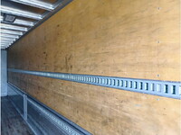 いすゞギガアルミウイング大型（10t）[写真14]