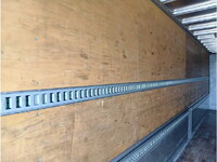 いすゞギガアルミウイング大型（10t）[写真15]