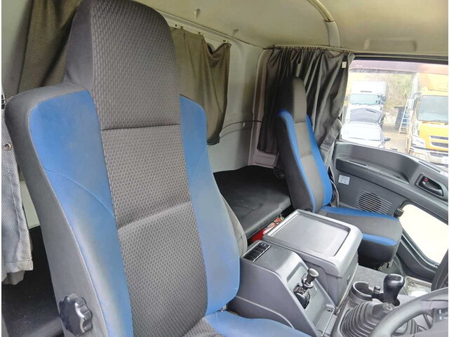 いすゞギガアルミウイング大型（10t）[写真16]