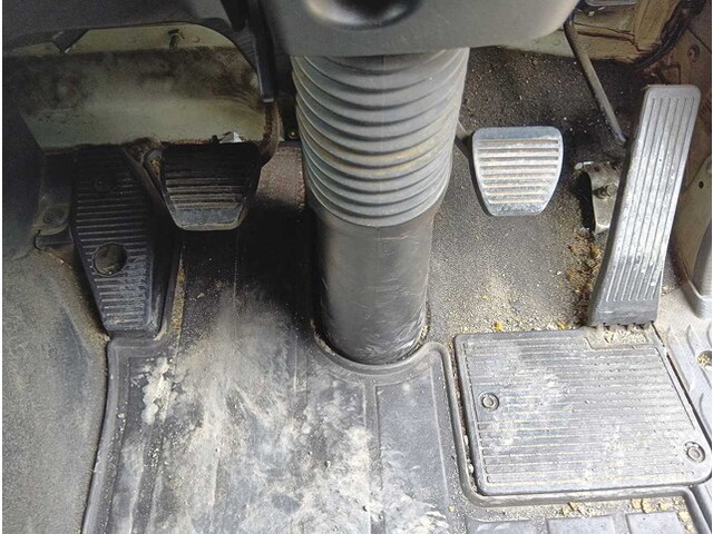 いすゞギガアルミウイング大型（10t）[写真18]