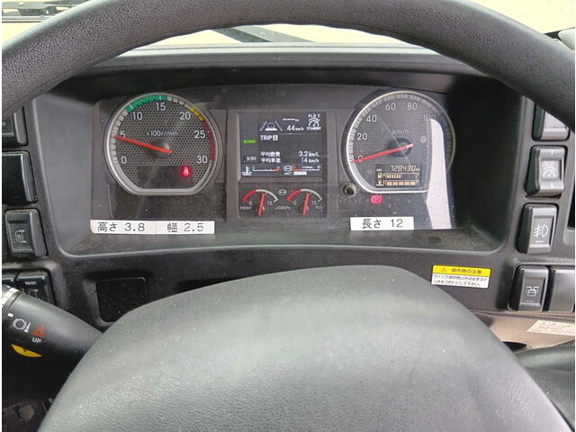 いすゞギガアルミウイング大型（10t）[写真19]