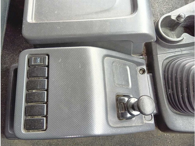 いすゞギガアルミウイング大型（10t）[写真22]