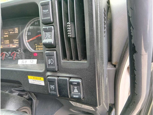 いすゞギガアルミウイング大型（10t）[写真23]