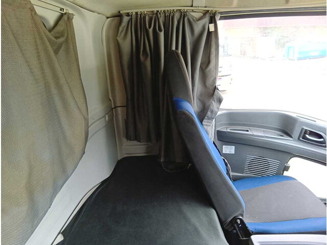 いすゞギガアルミウイング大型（10t）[写真26]