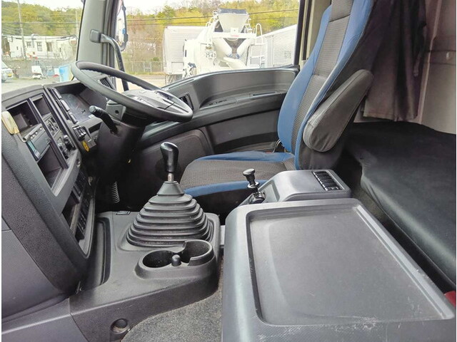 いすゞギガアルミウイング大型（10t）[写真28]