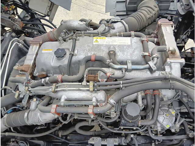 いすゞギガアルミウイング大型（10t）[写真30]