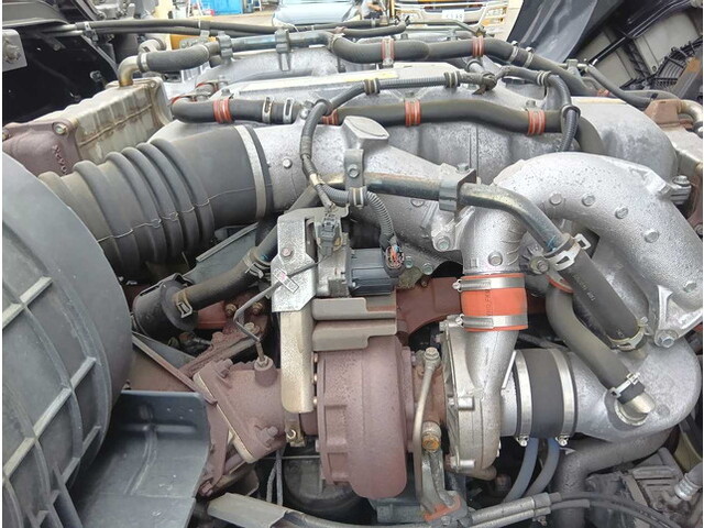 いすゞギガアルミウイング大型（10t）[写真32]