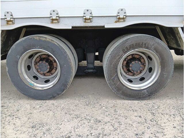 いすゞギガアルミウイング大型（10t）[写真33]