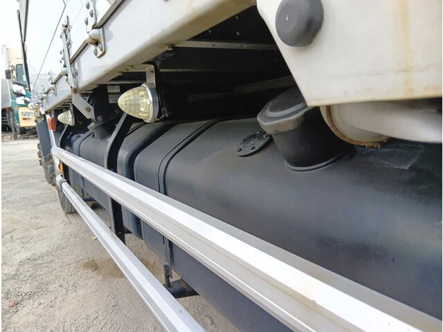 いすゞギガアルミウイング大型（10t）[写真37]