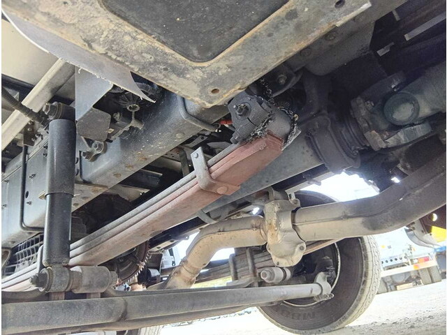 いすゞギガアルミウイング大型（10t）[写真38]