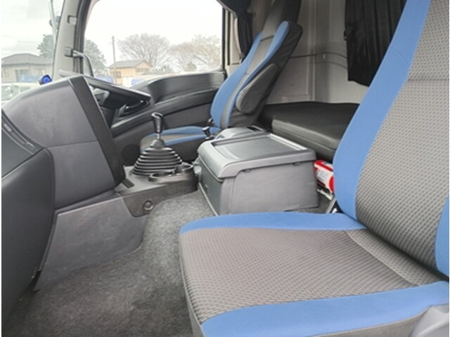 いすゞギガアルミブロック大型（10t）[写真22]