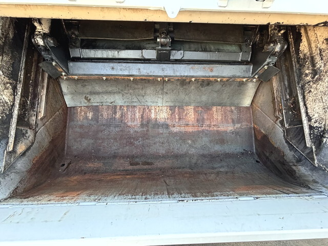 いすゞエルフパッカー車（塵芥車）小型（2t・3t）[写真10]