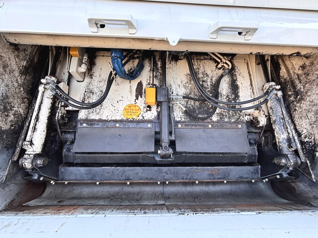 いすゞエルフパッカー車（塵芥車）小型（2t・3t）[写真11]