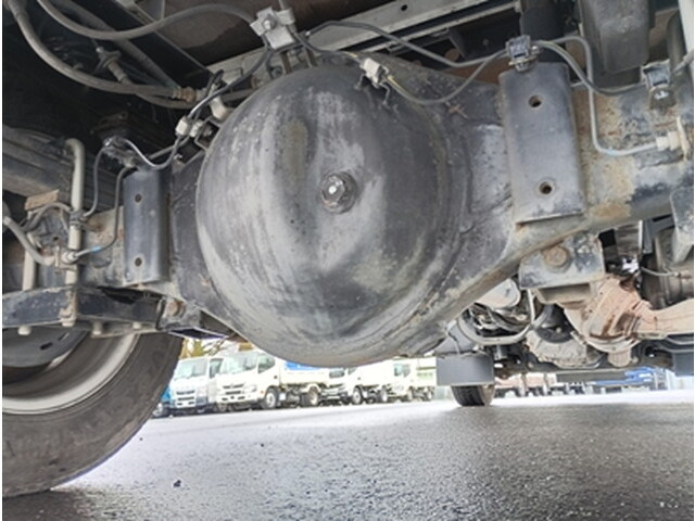 トヨタトヨエース平ボディ小型（2t・3t）[写真13]