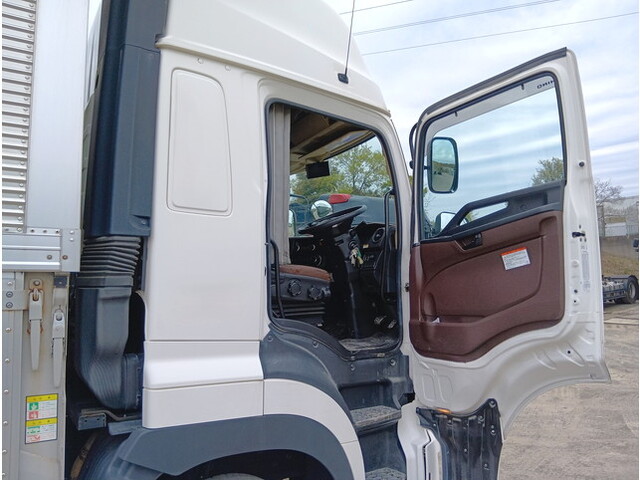 日野プロフィアアルミウイング大型（10t）[写真18]