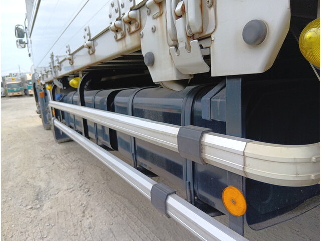 日野プロフィアアルミウイング大型（10t）[写真37]