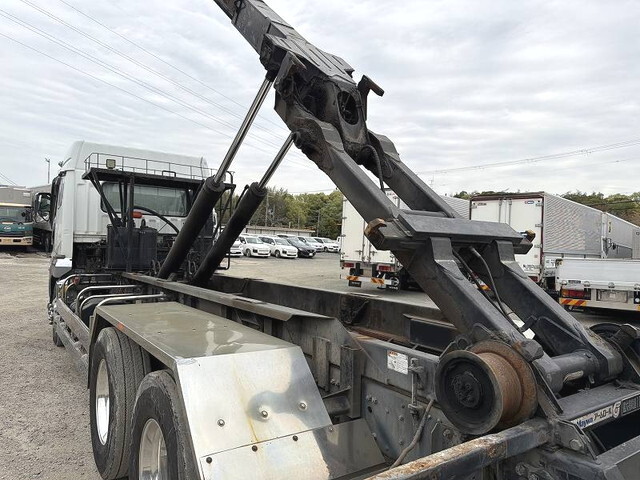 三菱ふそうスーパーグレートコンテナ専用車大型（10t）[写真12]