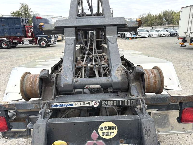 三菱ふそうスーパーグレートコンテナ専用車大型（10t）[写真13]