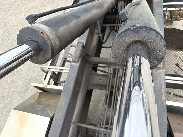 三菱ふそうスーパーグレートコンテナ専用車大型（10t）[写真19]