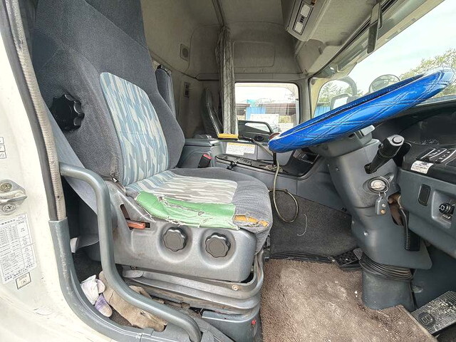 三菱ふそうスーパーグレートコンテナ専用車大型（10t）[写真30]