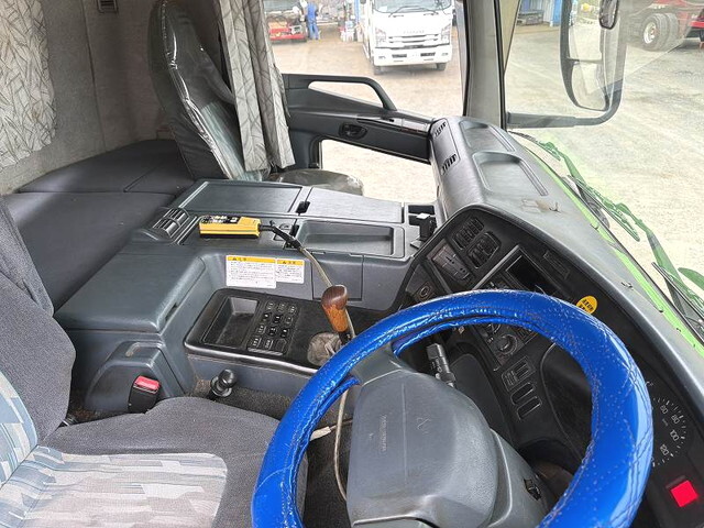 三菱ふそうスーパーグレートコンテナ専用車大型（10t）[写真32]