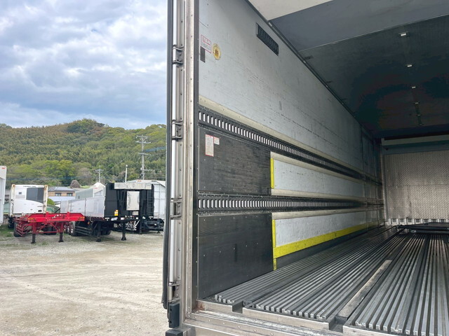 UDトラックスクオン冷凍車（冷蔵車）大型（10t）[写真10]