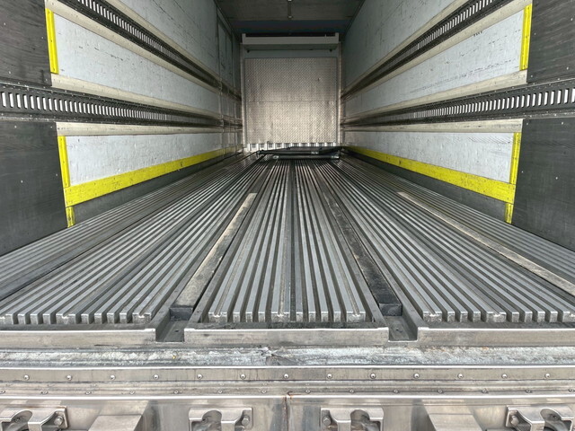 UDトラックスクオン冷凍車（冷蔵車）大型（10t）[写真11]