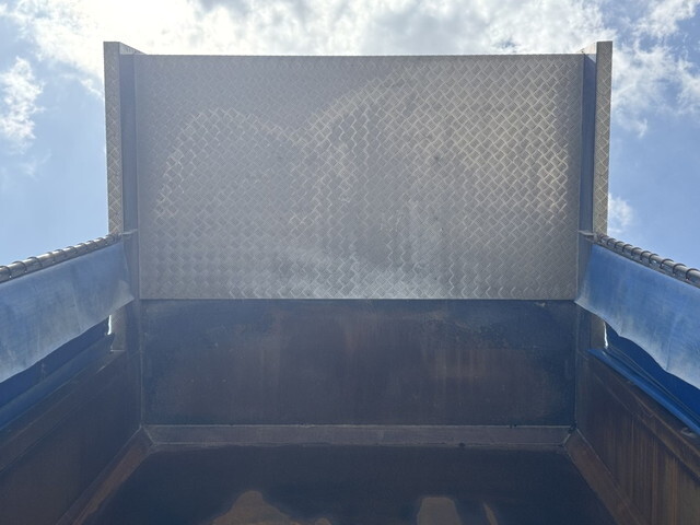 いすゞギガダンプ大型（10t）[写真11]