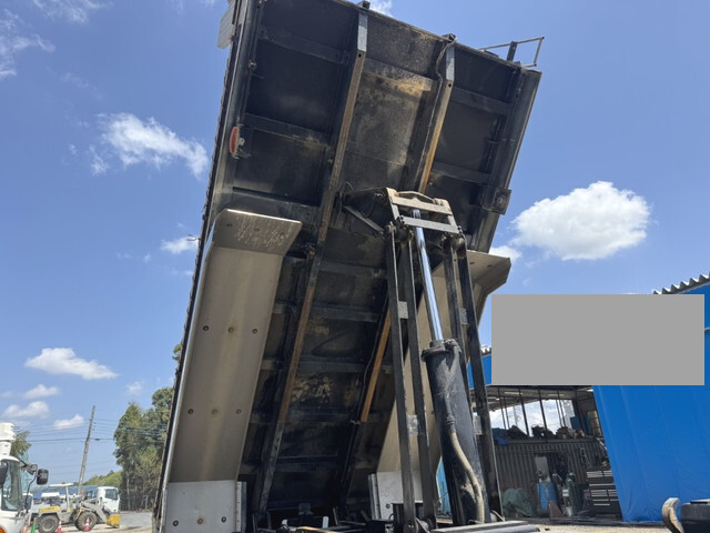 いすゞギガダンプ大型（10t）[写真17]