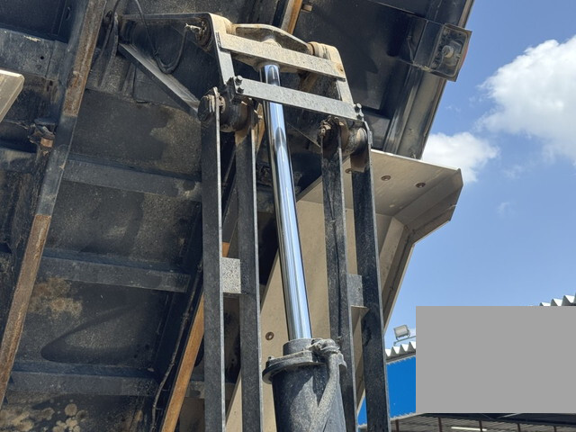 いすゞギガダンプ大型（10t）[写真18]