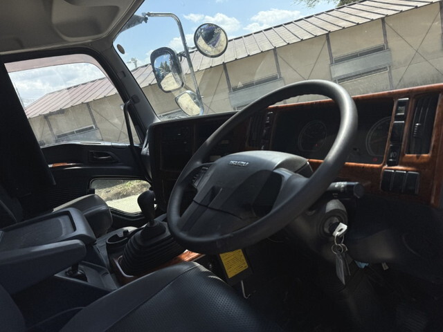 いすゞギガダンプ大型（10t）[写真36]