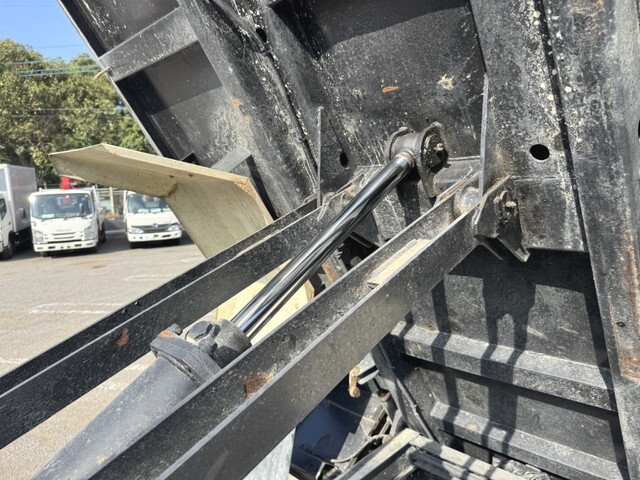 いすゞフォワードダンプ中型（4t）[写真16]