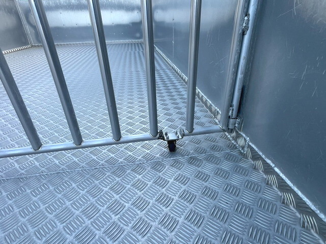 日野レンジャー家畜運搬車増トン（6t・8t）[写真11]