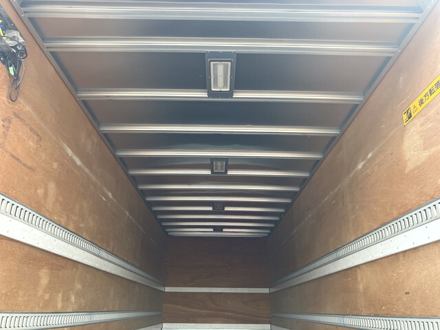 いすゞフォワードアルミバン中型（4t）[写真11]