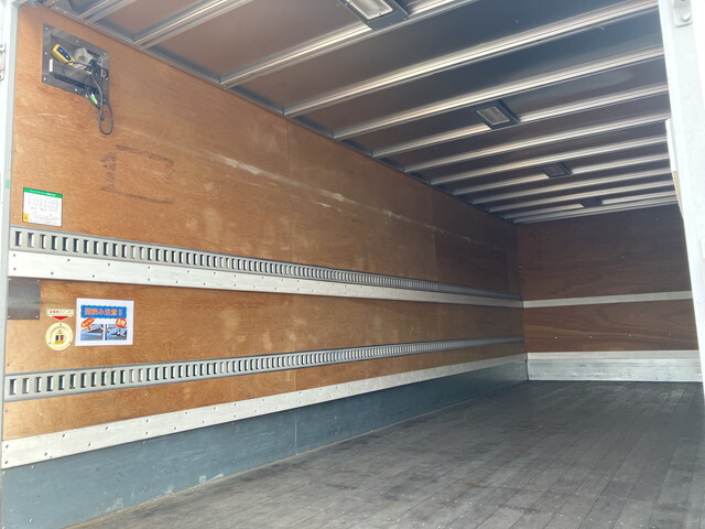 いすゞフォワードアルミバン中型（4t）[写真12]