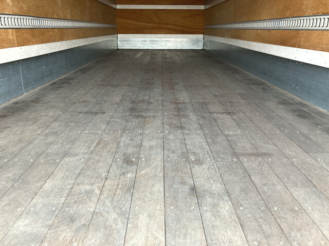 いすゞフォワードアルミバン中型（4t）[写真14]