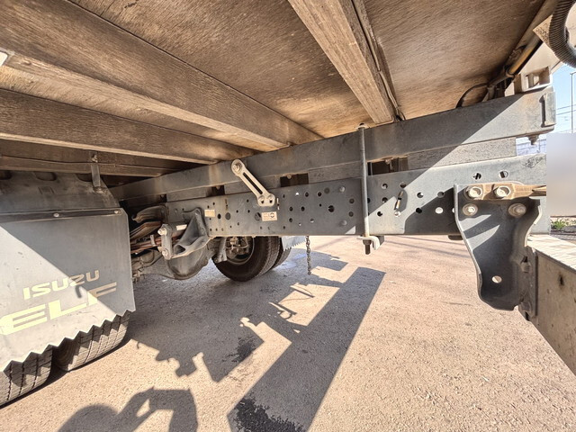 いすゞエルフクレーン4段小型（2t・3t）[写真15]