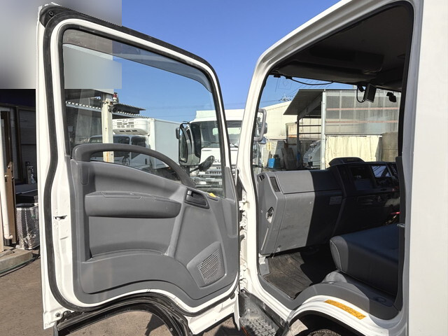 いすゞエルフクレーン4段小型（2t・3t）[写真36]