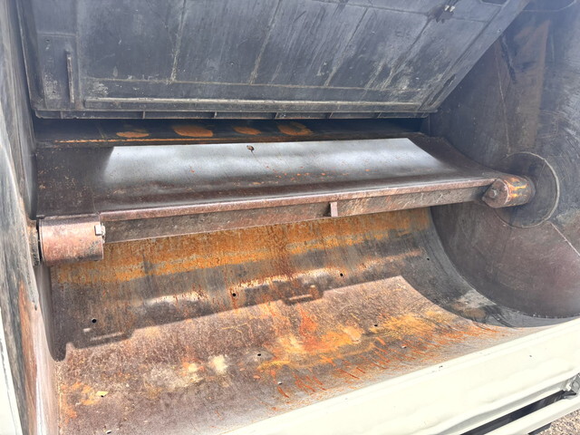 三菱ふそうファイターパッカー車（塵芥車）中型（4t）[写真12]