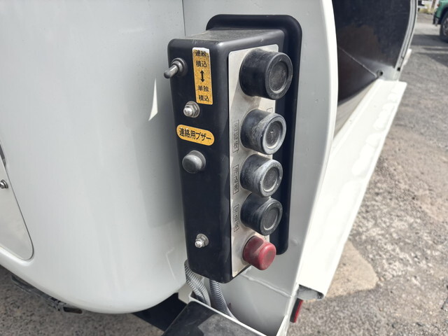 三菱ふそうファイターパッカー車（塵芥車）中型（4t）[写真13]