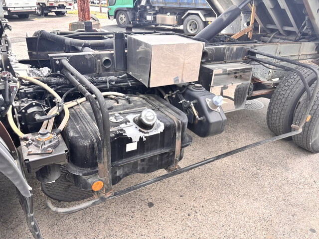 三菱ふそうファイターパッカー車（塵芥車）中型（4t）[写真19]