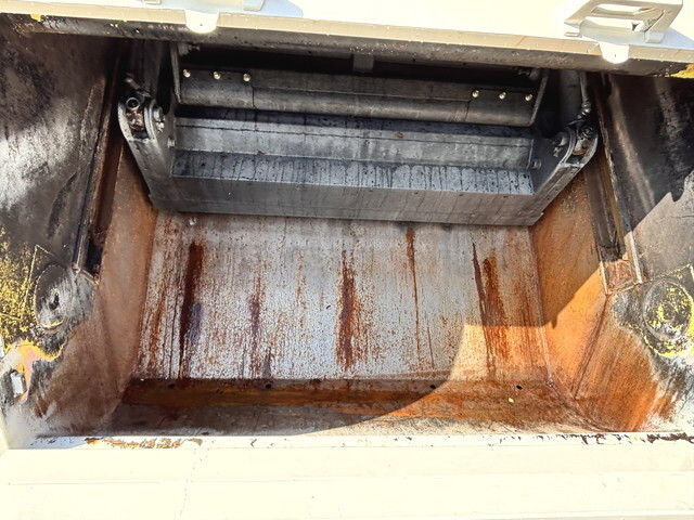 日野デュトロパッカー車（塵芥車）小型（2t・3t）[写真11]