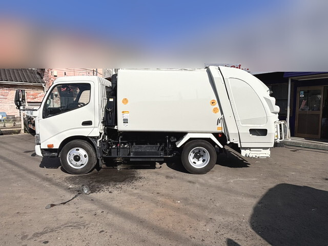 日野デュトロパッカー車（塵芥車）小型（2t・3t）[写真06]