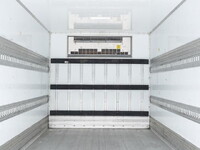 いすゞエルフ冷凍車（冷蔵車）小型（2t・3t）[写真18]