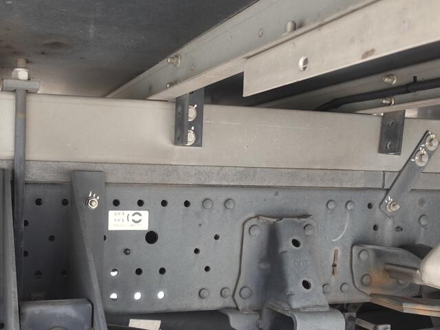 いすゞエルフ冷凍車（冷蔵車）小型（2t・3t）[写真23]