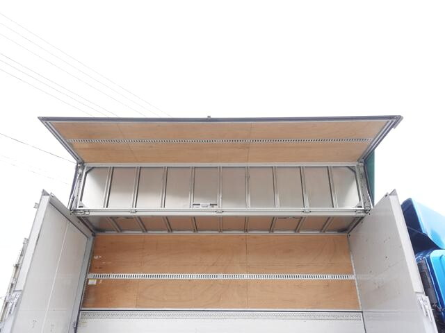 いすゞフォワードアルミウイング中型（4t）[写真10]