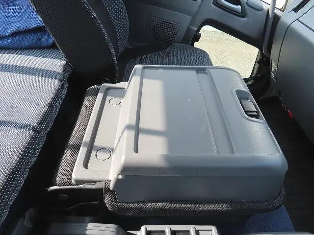 いすゞフォワードアルミブロック中型（4t）[写真13]